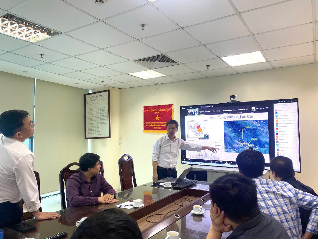 Hội thảo khoa học “Công nghệ mới trong dự báo, cảnh báo trượt lở đất và lũ bùn đá”